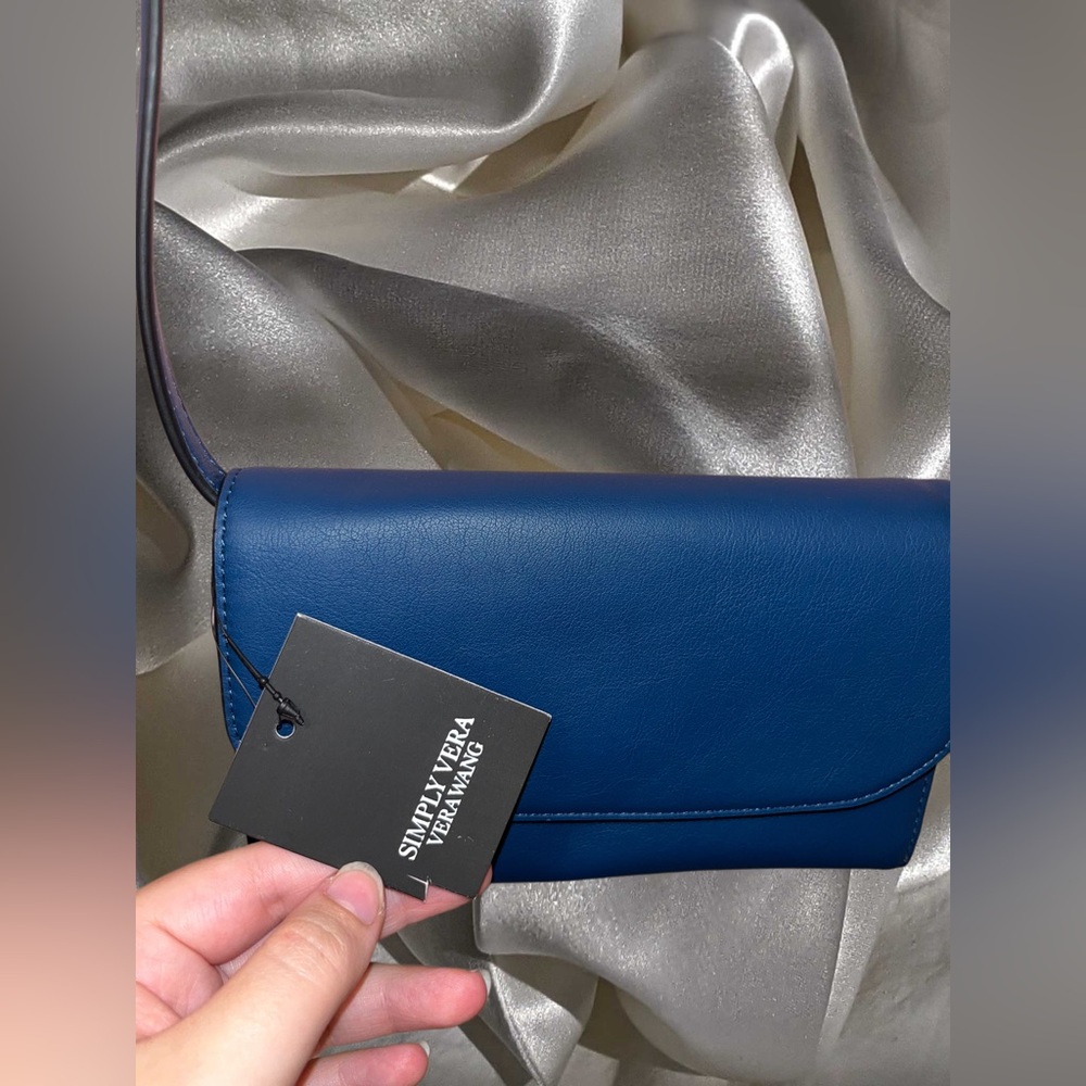 Vera Wang Crossbody purse